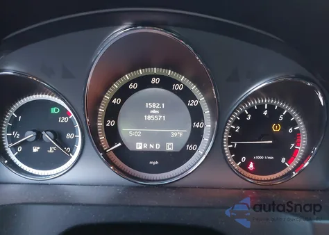 2010 Mercedes-Benz C 300 Luxury 4Matic/Sport 4Matic z USA, uszkodzony, nr VIN WDDGF8BB2AR131105